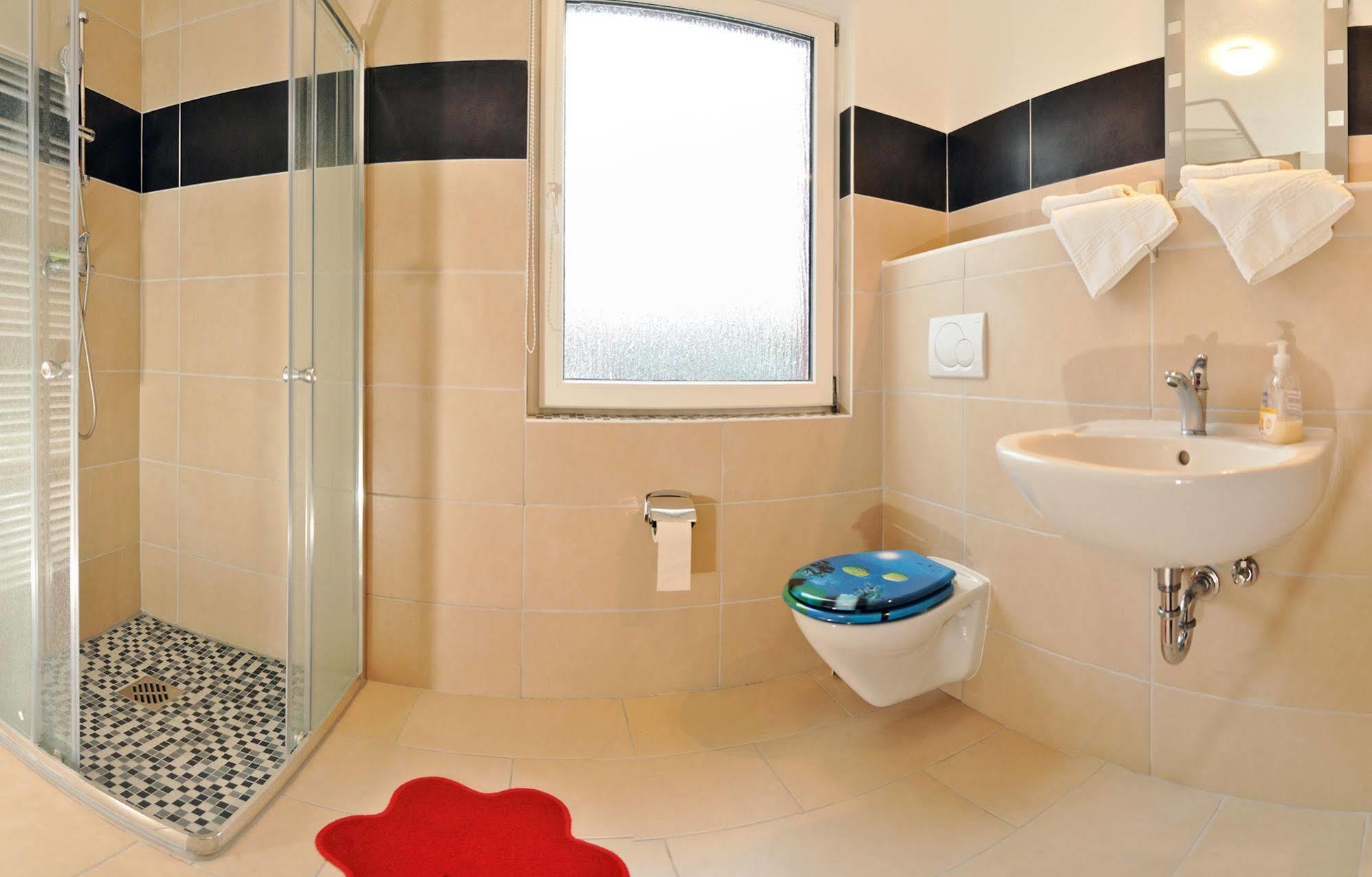 Pension Zum Riedensee Bastorf Ngoại thất bức ảnh